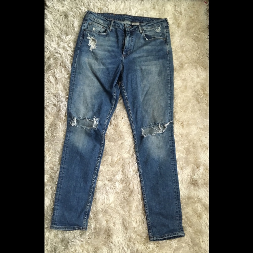 Size 32 Distressed blue jeans